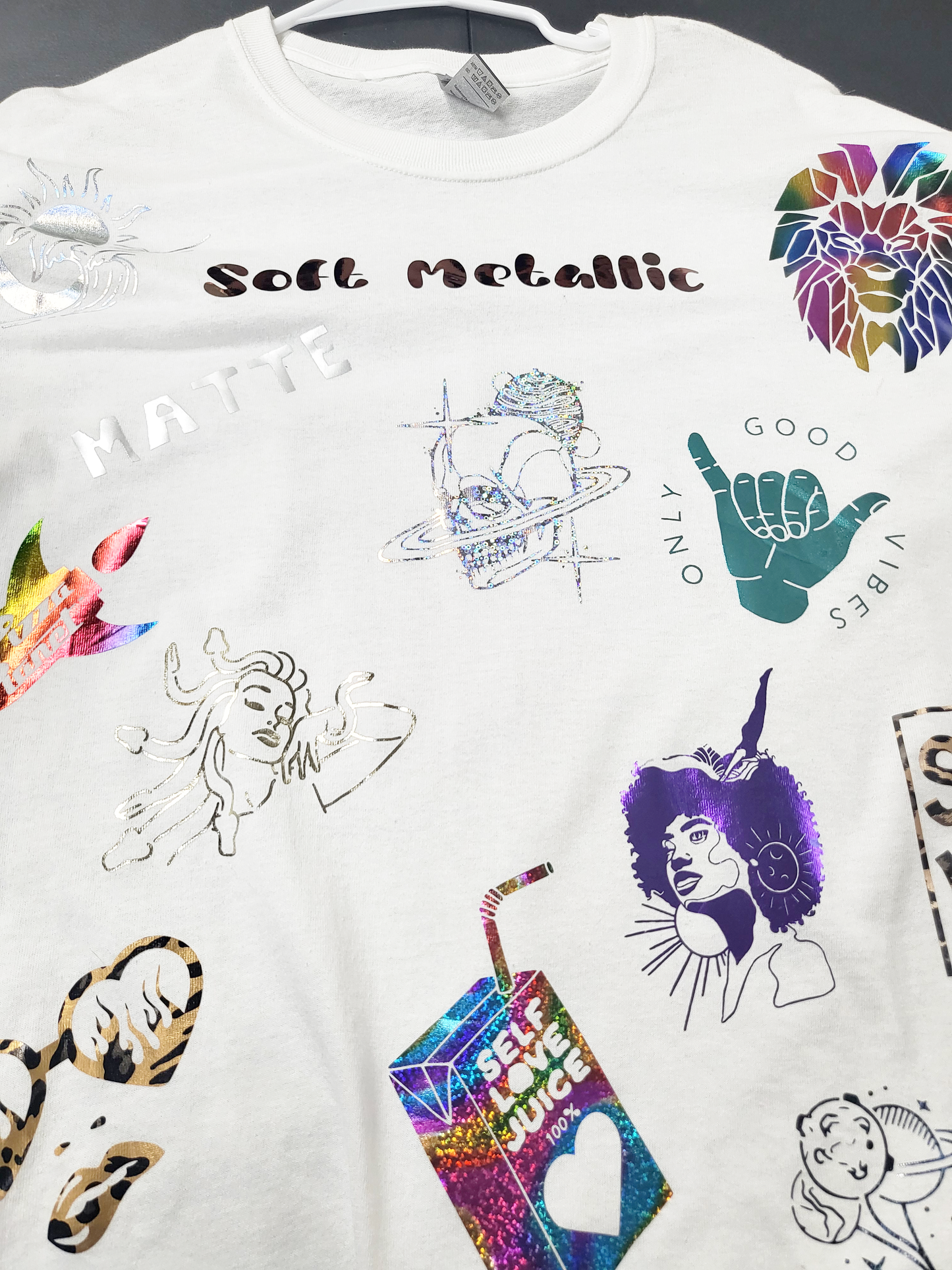 Metallic Logo 의상